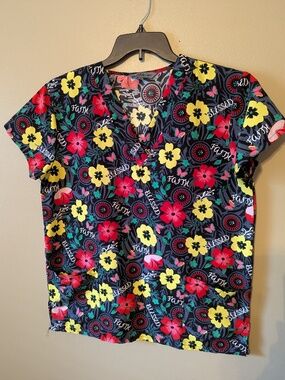 Wear For Care Colorful Floral Polyester Scrub Top Faith Blessed Ladies sz M